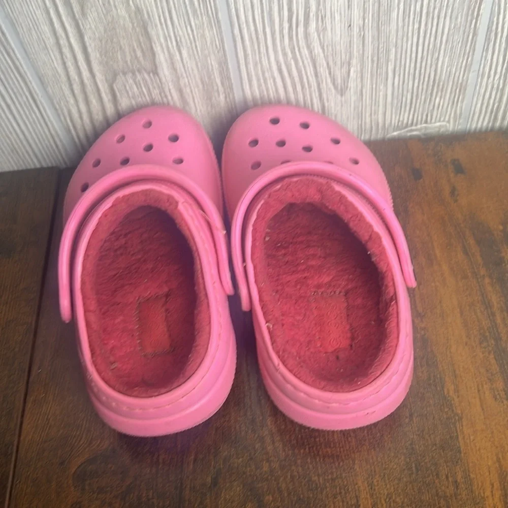 CROCS Kids Fuzzy Lined Vibrant Pink Size 8c